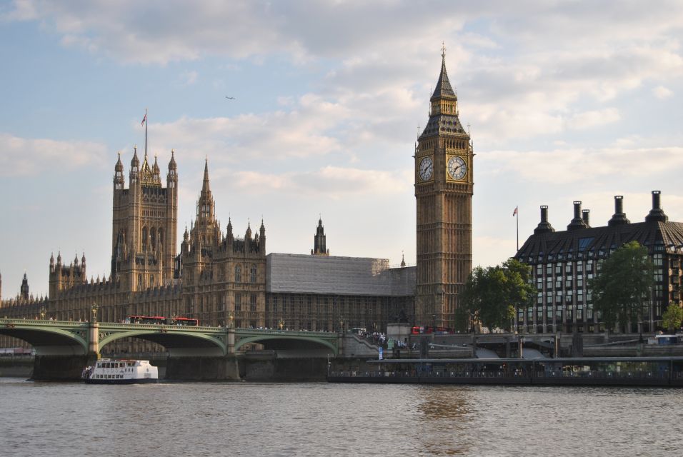 London Half-Day Private Chauffeur Driven Tour - Trafalgar Square, Nelson’s Column, and the Central-London Sweep