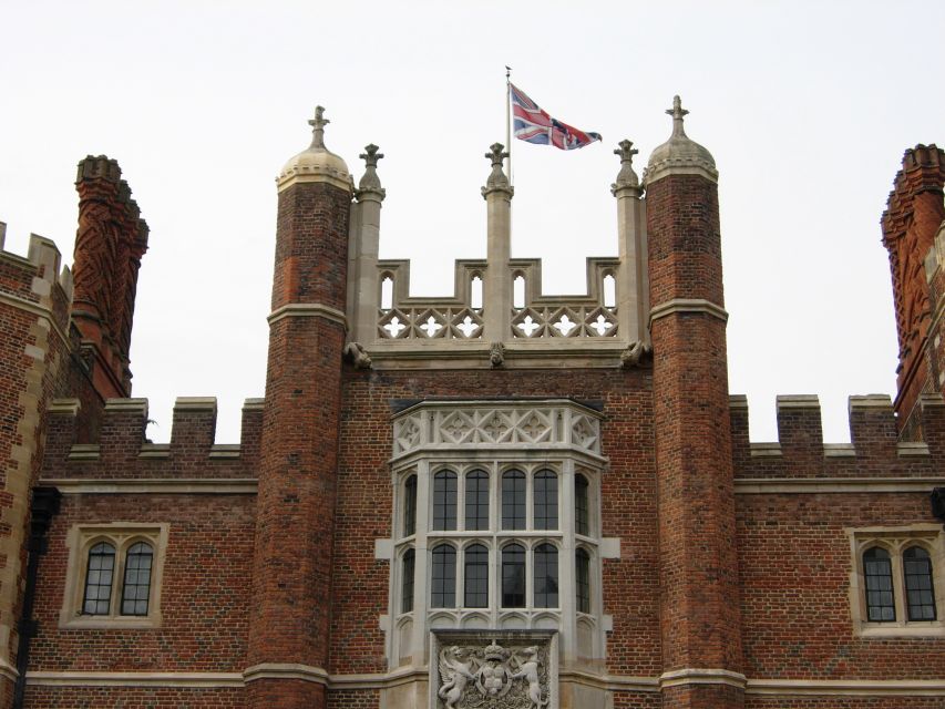 London: Hampton Court Private Guided Tour - The Tudor Kitchens fire: why this stop sticks