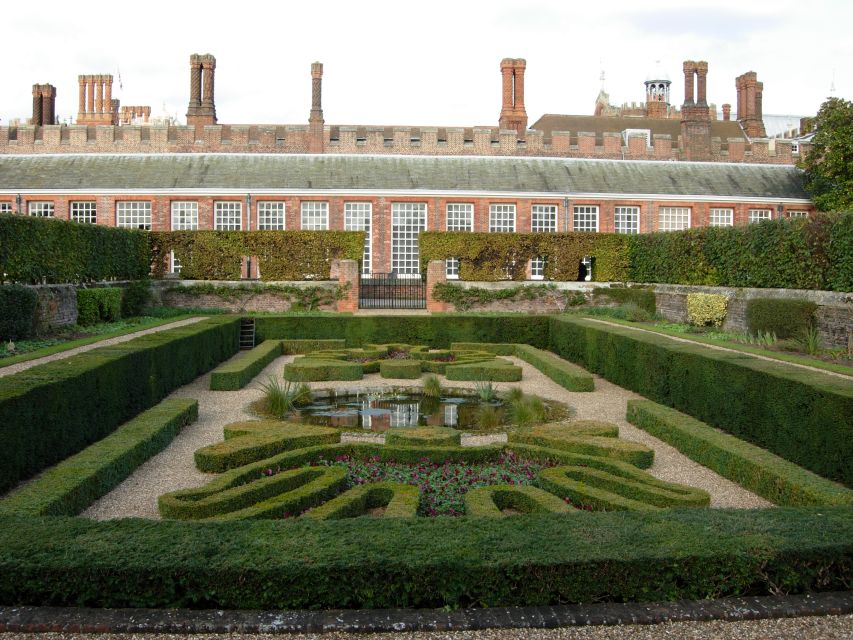 London: Hampton Court Private Guided Tour - New Cumberland Art Gallery: Royal collection highlights with big-name painters