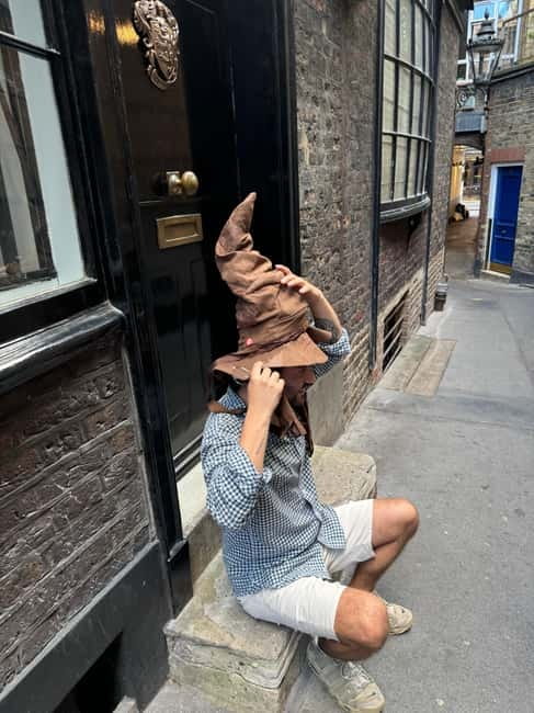 London: Harry Potter Tour in English, discover spells and secrets! - Piccadilly Circus to Leicester Square: the tour starts with movie momentum