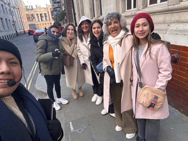 London: Harry Potter Tour in English, discover spells and secrets! - Trafalgar Square and the Gringotts moment