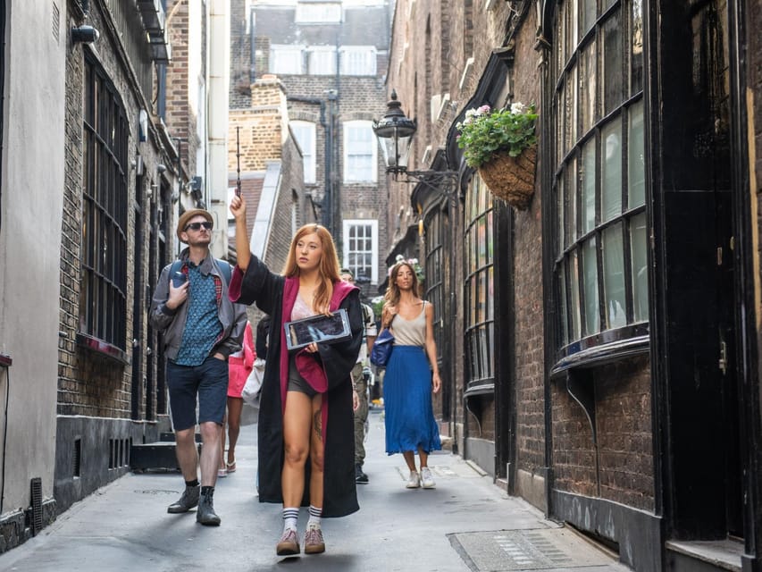 London: Harry Potter Tour with Madame Tussauds Tickets - Palace Theatre stop: tying the wizard world to the West End
