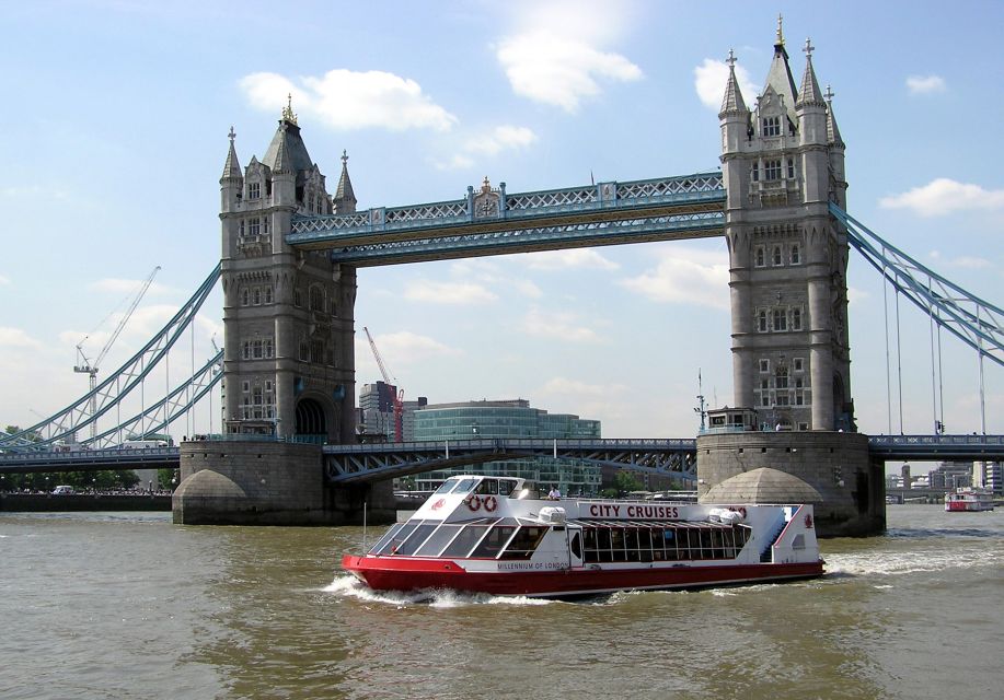 London: Harry Potter Walking Tour and River Thames Cruise - King’s Cross Platform 9¾: The Photo That Sets the Tone