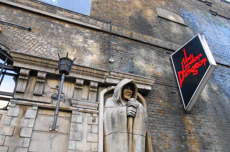 London: Harry Potter Walking Tour & the London Dungeons - Cecil Court and Goodwin’s Court: small lanes, big film energy