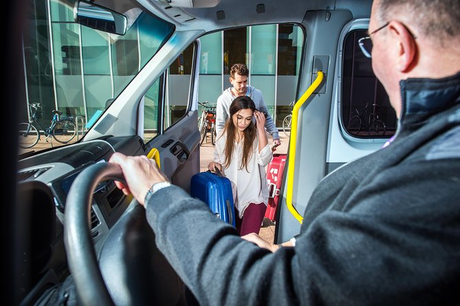 London Heathrow Airport Arrival Transfer (Airport to Southampton Hotel or Address) - The Small Details That Make This Feel Professional