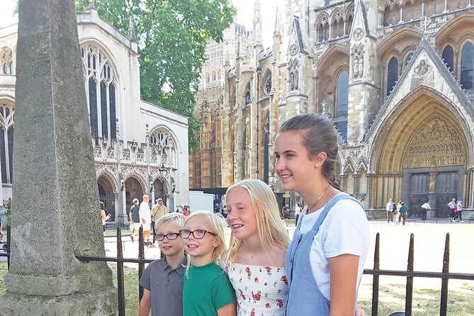 London Highlights Family-Friendly Walking Tour with Top Guide - Westminster Abbey Exterior: Crowns, Burials, and a Fast Kid-Friendly Intro