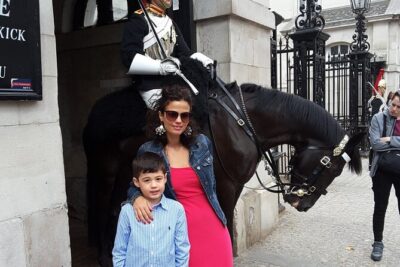 London Highlights Family-Friendly Walking Tour with Top Guide - Buckingham Palace and Changing the Guard: Expect the Drama, But Plan for Rain
