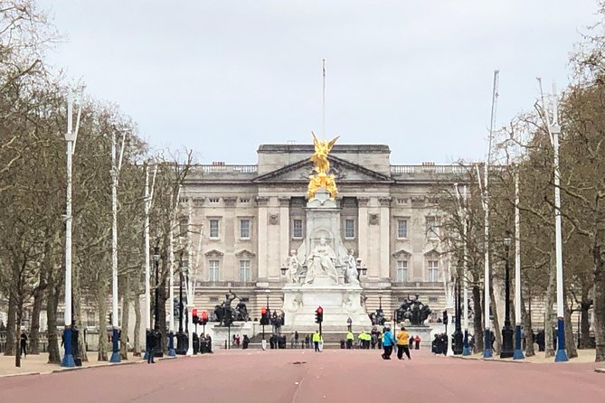 London Highlights Private Car with Driver Guide - Price and what it really buys: $688.20 for up to 7 people