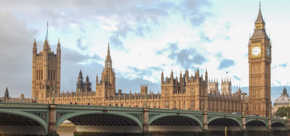 London: Historical Walking Tour in Westminster with an APP - Churchill War Rooms and the story behind the side streets