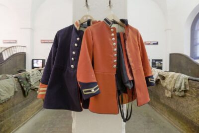 London: Household Cavalry Museum Entry Ticket - The stables view: your best hour starts with the glazed partition