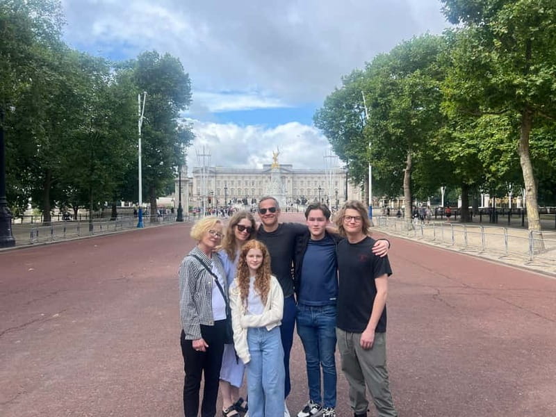 London: Iconic London Taxi Tour - Private 3 hour tour - Roman London and The Monument: 2,000 years in the same frame