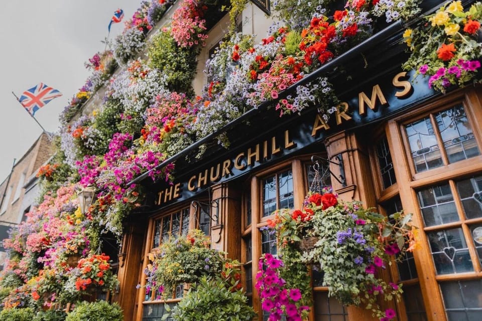 London: Instagram Photos Black Cab Tour with Hotel Pick Up - The guides: professionalism, fun, and getting the details right