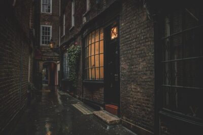London: Interactive Harry Potter Walking Tour - Leicester Square and Piccadilly Circus: famous London, instant wizard recognition