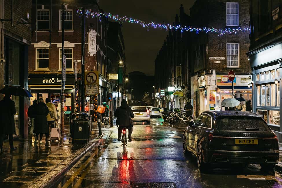 London: Jack the Ripper Tour - Italian guide reality check: Perla, plus the communication risk