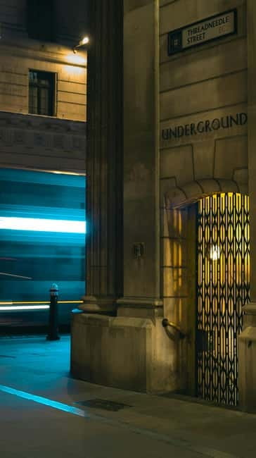 London: Jack the Ripper Tour and Underground Prison in Spanish - From St Botolph to the story’s starting line