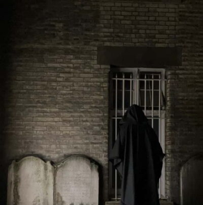 London: Jack the Ripper Tour and Underground Prison in Spanish - Mitre Square: the case begins on the streets, not in a book