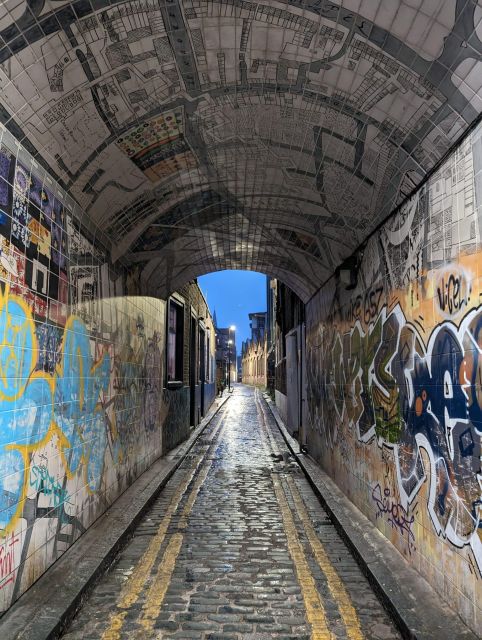 London: Jack the Ripper Tour in Spanish - Whitechapel High Street: where the case meets everyday motion