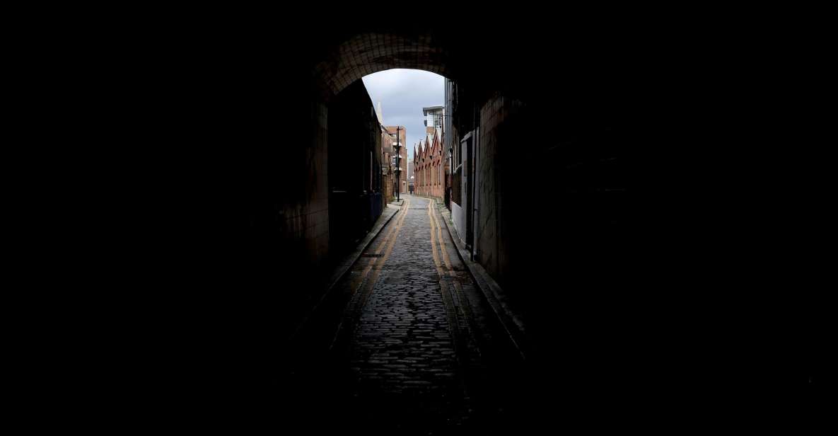 London: Jack the Ripper tour in Spanish (RLA Winner) - Meet José Oranto: award-winning research on real streets