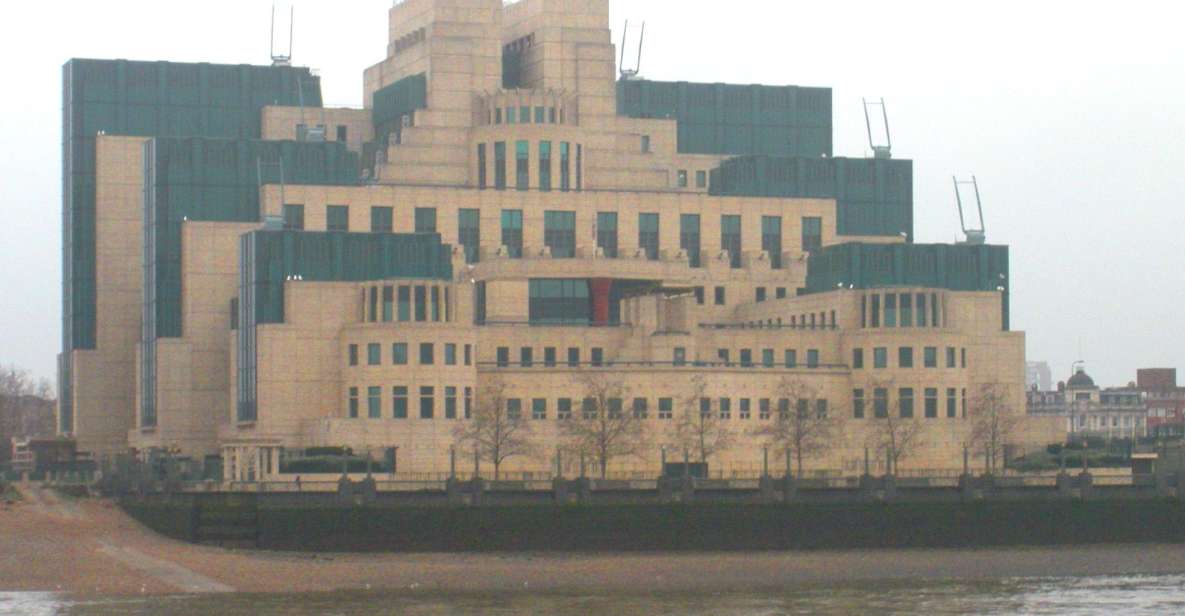 London: James Bond Shooting Locations Tour by Black Taxi - Cars, Showrooms, and the Bentley and Aston Martin Stops