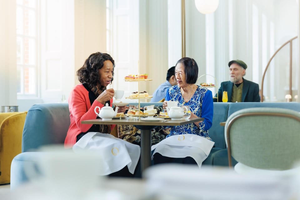 London: Kensington Palace Tour, Guard Change & Afternoon Tea - Where this tour starts: Horse Guards to Buckingham (the easy part)