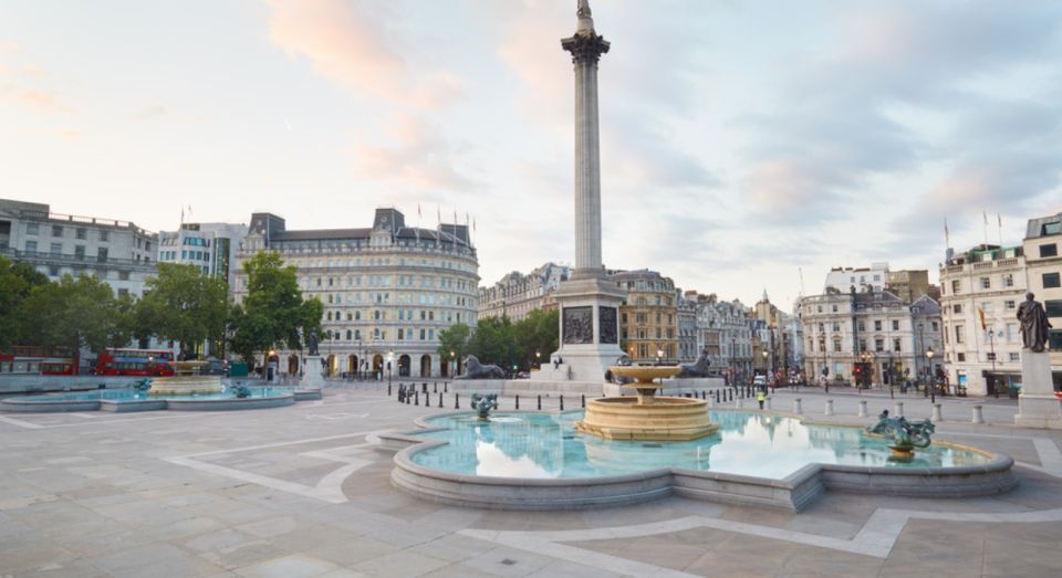 London: London Sightseeing Walking Tour with 30+ Sights - Tower Hill lunch break: recharge near the action