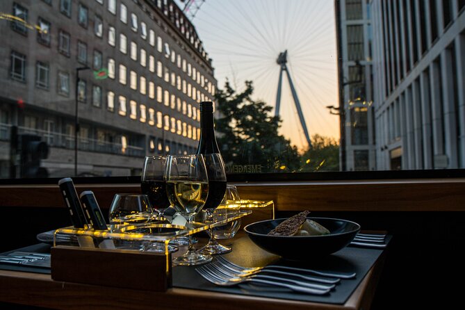 London Luxury Dinner Experience with Panoramic City Views - A 7:15 pm London night ride built around dinner
