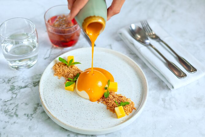 London Luxury Dinner Experience with Panoramic City Views - Audio commentary that works best with earbuds and patience