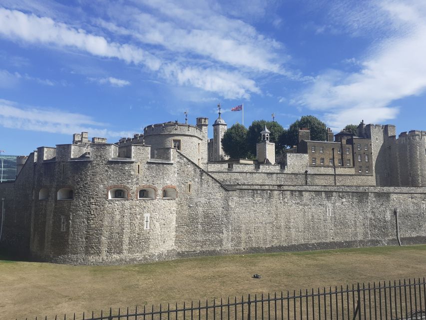 London: Medieval History Walking Tour from The Tower - Southwark Cathedral: Faith, Power, and a Different Side of the Thames