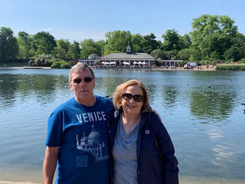 London: Monuments & Back Streets Guided Tour in Black Taxi - Along the Thames and Through Royal Parks: A Change of Pace You Can Feel