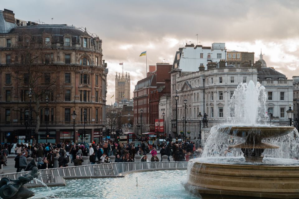 London Must-See 3 Hours Walking Tour - Starting at Piccadilly Circus: getting your bearings fast