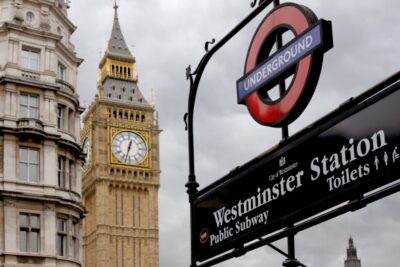 London Must-See 3 Hours Walking Tour - Andrés and the private-group feel (no headphones, real conversation)