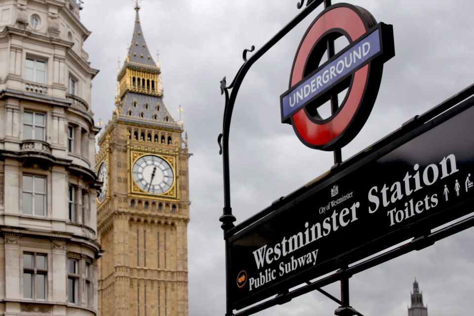 London Must-See 3 Hours Walking Tour - Andrés and the private-group feel (no headphones, real conversation)
