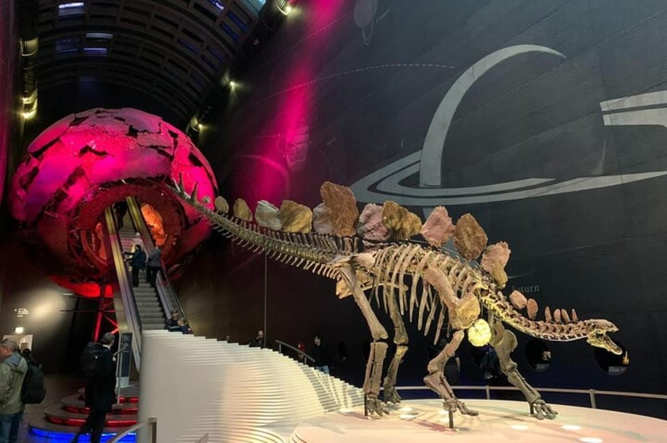London: Natural History Museum Private Tour & Skip the line - The guided dinosaur and fossil route that actually works