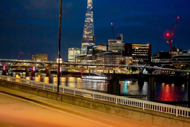 London Night Tour See the City Lights - Stop 2: the historic square with Nelson’s Column and the National Gallery