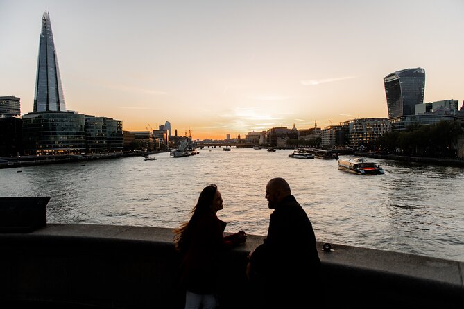 London photoshoot with Pro photographer. Prewedding/Individual/Family - Millennium Bridge: Modern Lines for Couples and Families