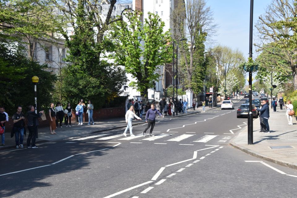 London: Private Beatles Taxi Tour - Why a private black taxi is the smart Beatles choice