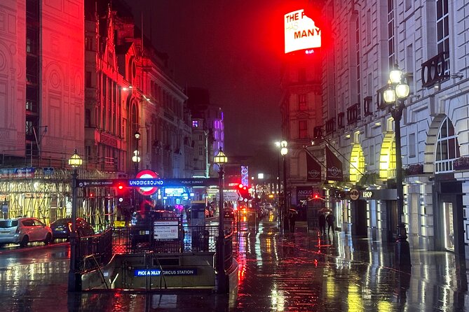London Private Black Cab Night Tour with Hotel Pick Up - The driver-guide factor: local stories (and helpful photo people)
