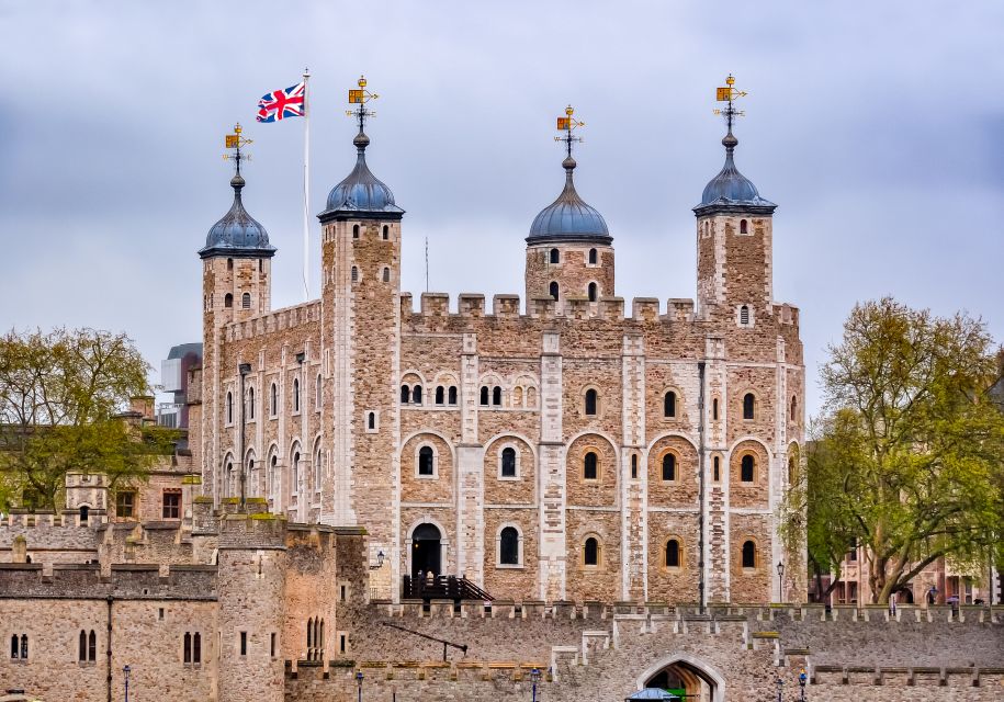 London: Private Guided Tour of Top Highlights by Car - Getting your bearings: Tower Bridge, Thames views, and the City skyline