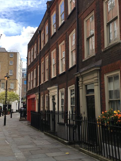 London: Private Intro Walk with a Local Guide - Buckingham Palace and Trafalgar Square: the iconic start, with context