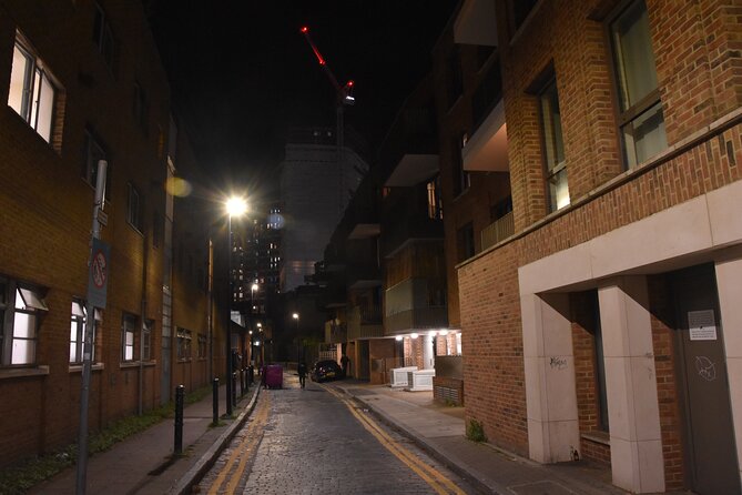 London Private Jack The Ripper Tour - Getting oriented: start at Whitechapel Road, finish by Liverpool Street