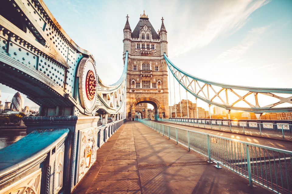 London Private Jewish History, Synagogues and Holocaust Tour - East London Jewish history: why this route works