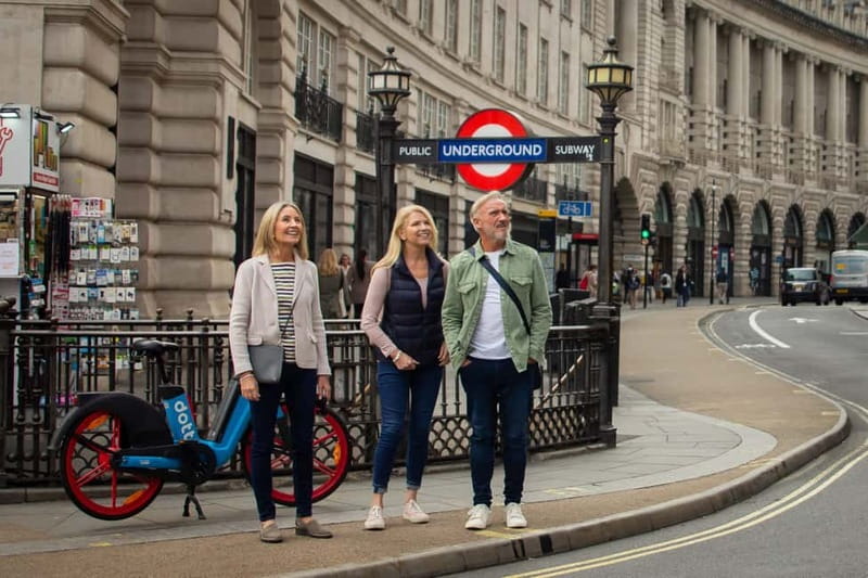 London: Private & Personalized Tour with a Local Insider - Landmark time: what you might see around Big Ben and Buckingham