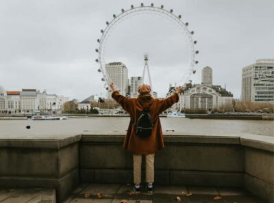 London: Private travel vacation photoshoot -Romantic Special - Meeting at Boadicea and Her Daughters: your landmark anchor