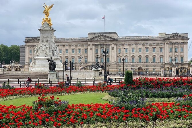 London Private Walking Tour with Brazilian Portuguese Guide - Piccadilly Circus and Leicester Square: quick hits for people-watchers