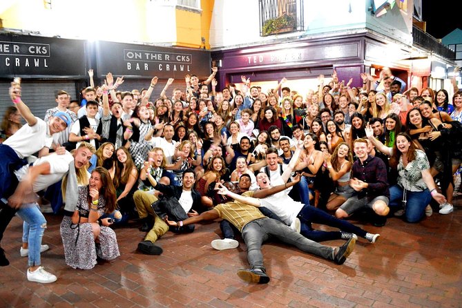 London Pub Crawl - Guides and the Photo Moment: The Social Part That Makes It Work