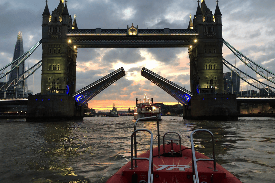 London: River Thames Sunset Speedboat Experience with Drink - Key points before you go