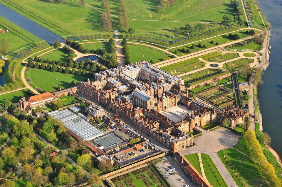 London: Royal Hampton Court Guided Tour with Afternoon Tea - Why the guides matter so much at Hampton Court