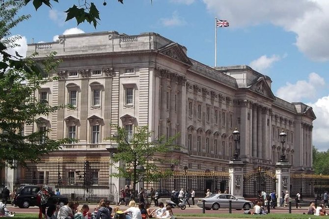 London Royal Highlights - Private Taxi Tour with Hotel Pickup - Hotel Pickup and the Name-Board Meet-Up in Central London