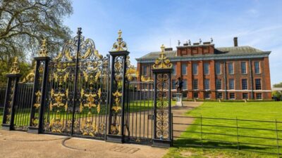London: Royal Kensington Guided Walking Tour - Meeting Knoots Coffee Shop: Easy Start, Good Orientation