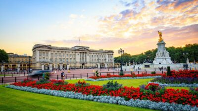 London: Royal London Tour - Victoria Coach Station start: easy to find, easy to reset